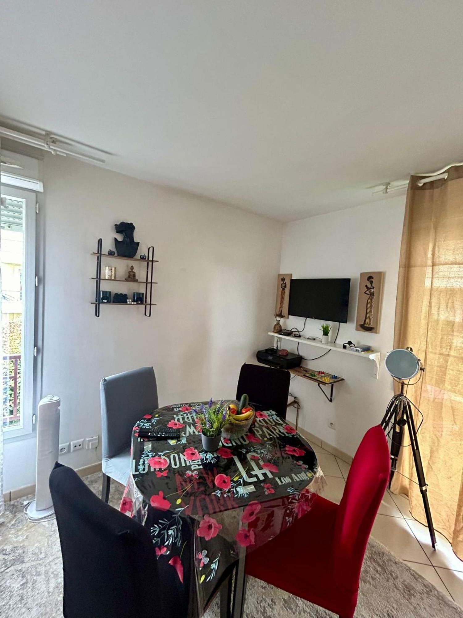 Heyzie Apartment Pontault-Combault Ngoại thất bức ảnh